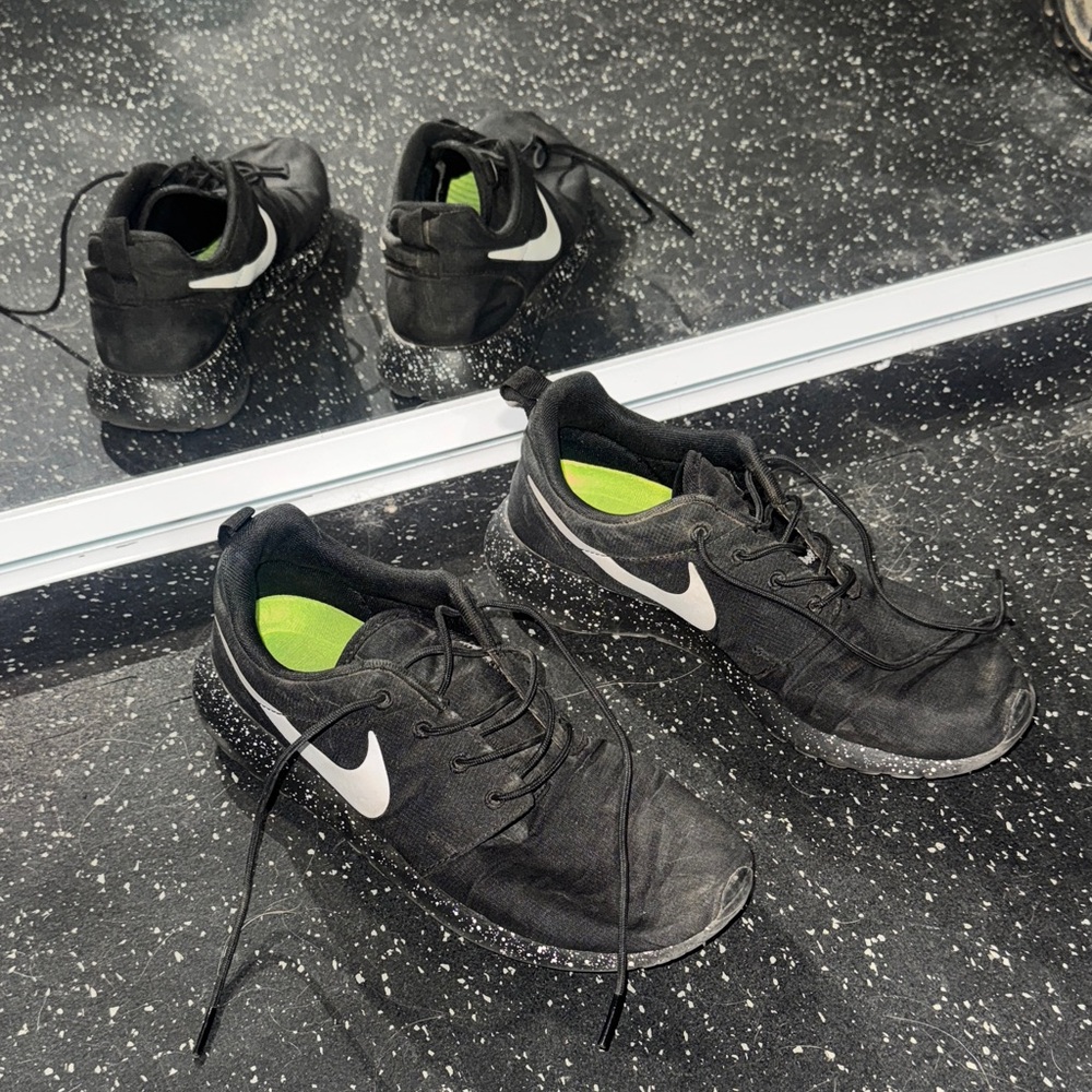Nike Roshe Black Women's Running Shoes Sneakers size 8